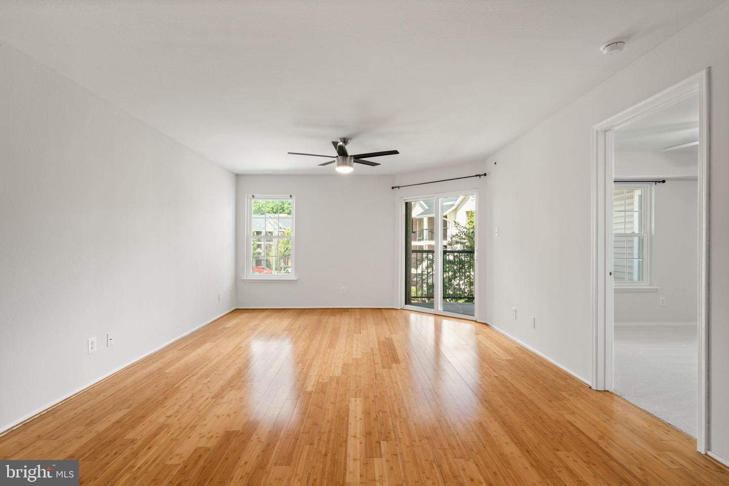 3309 WYNDHAM CIR #2186, ALEXANDRIA, Virginia 22302, 2 Bedrooms Bedrooms, ,2 BathroomsBathrooms,Residential,For sale,3309 WYNDHAM CIR #2186,VAAX2053590 MLS # VAAX2053590