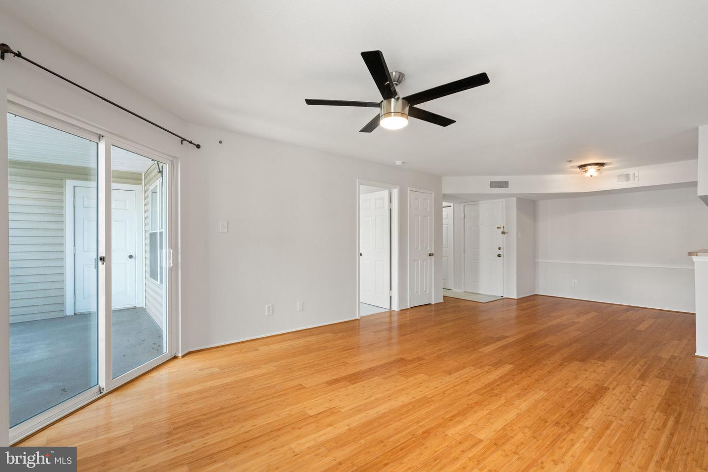 3309 WYNDHAM CIR #2186, ALEXANDRIA, Virginia 22302, 2 Bedrooms Bedrooms, ,2 BathroomsBathrooms,Residential,For sale,3309 WYNDHAM CIR #2186,VAAX2053590 MLS # VAAX2053590