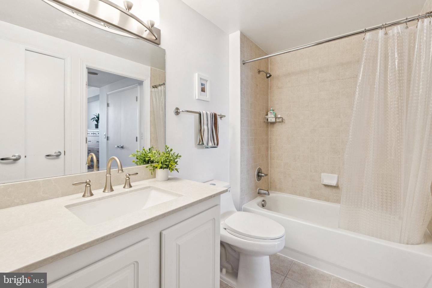 355 I ST SW #601, WASHINGTON, District Of Columbia 20024, 2 Bedrooms Bedrooms, 5 Rooms Rooms,2 BathroomsBathrooms,Residential,For sale,355 I ST SW #601,DCDC2243602 MLS # DCDC2243602