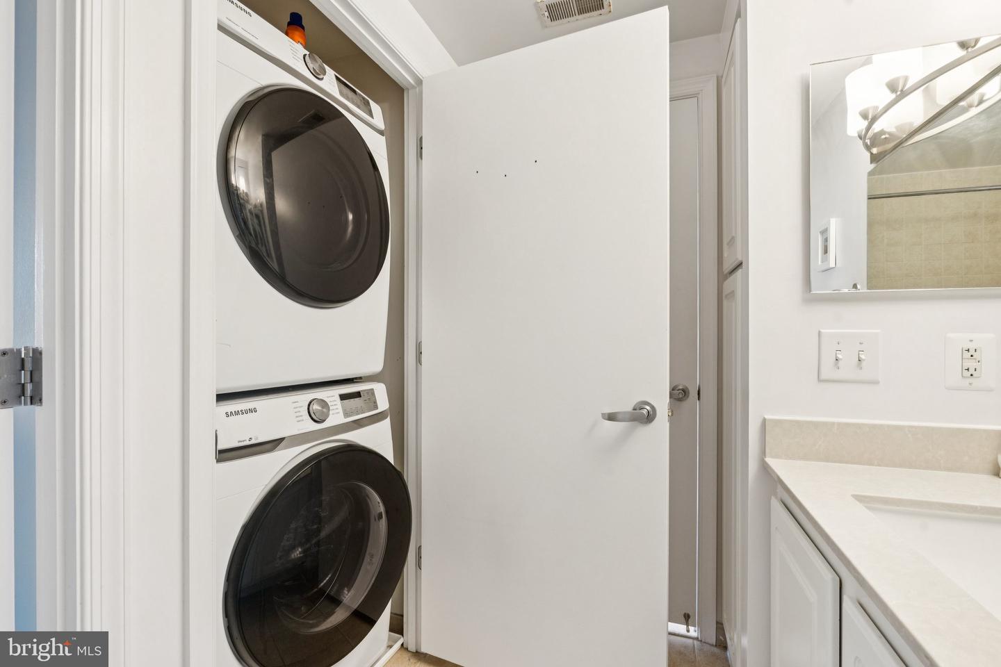 355 I ST SW #601, WASHINGTON, District Of Columbia 20024, 2 Bedrooms Bedrooms, 5 Rooms Rooms,2 BathroomsBathrooms,Residential,For sale,355 I ST SW #601,DCDC2243602 MLS # DCDC2243602