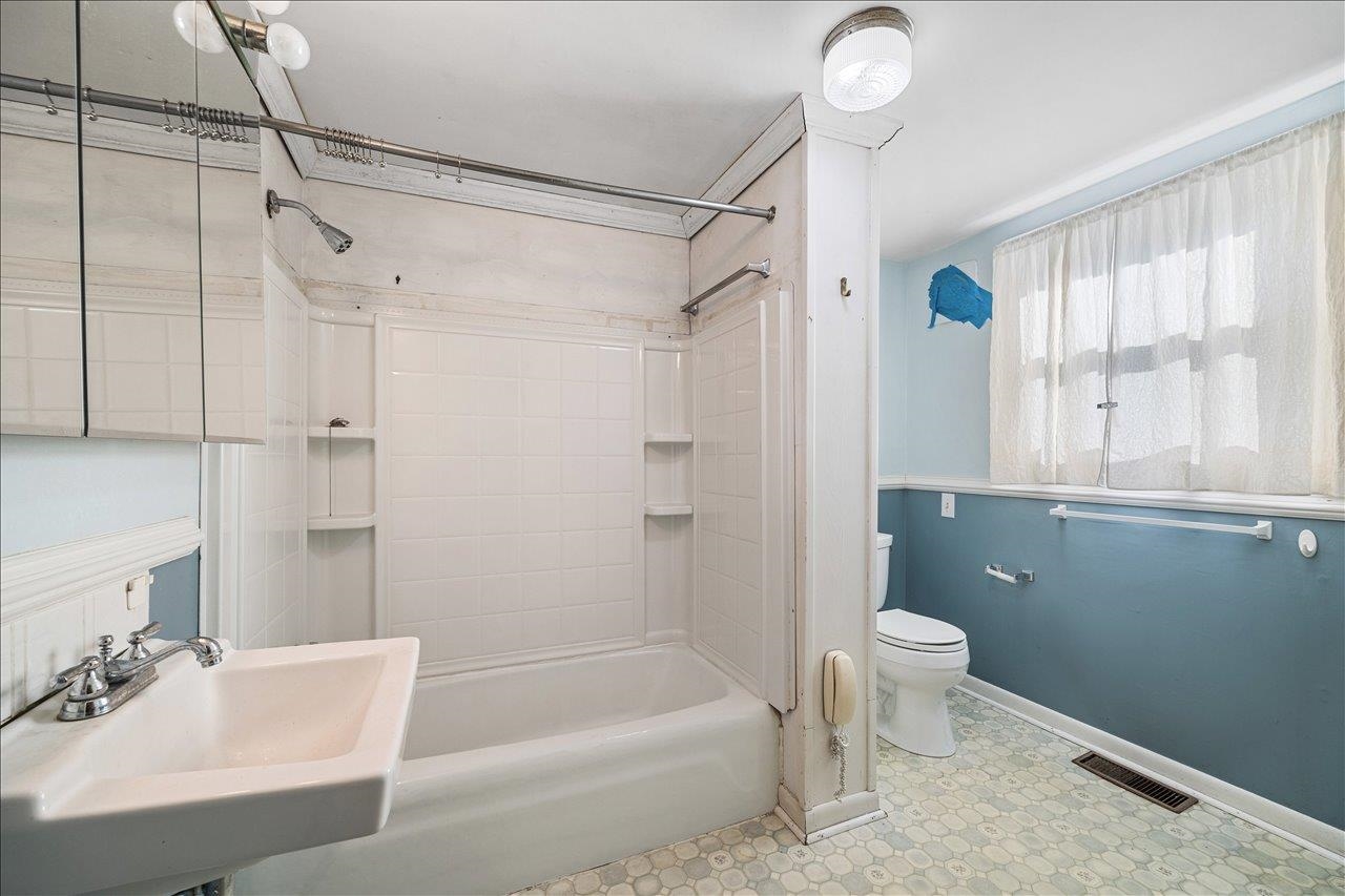 35 TINKLING SPRING RD, FISHERSVILLE, Virginia 22939, ,Commercial,35 TINKLING SPRING RD,672874 MLS # 672874