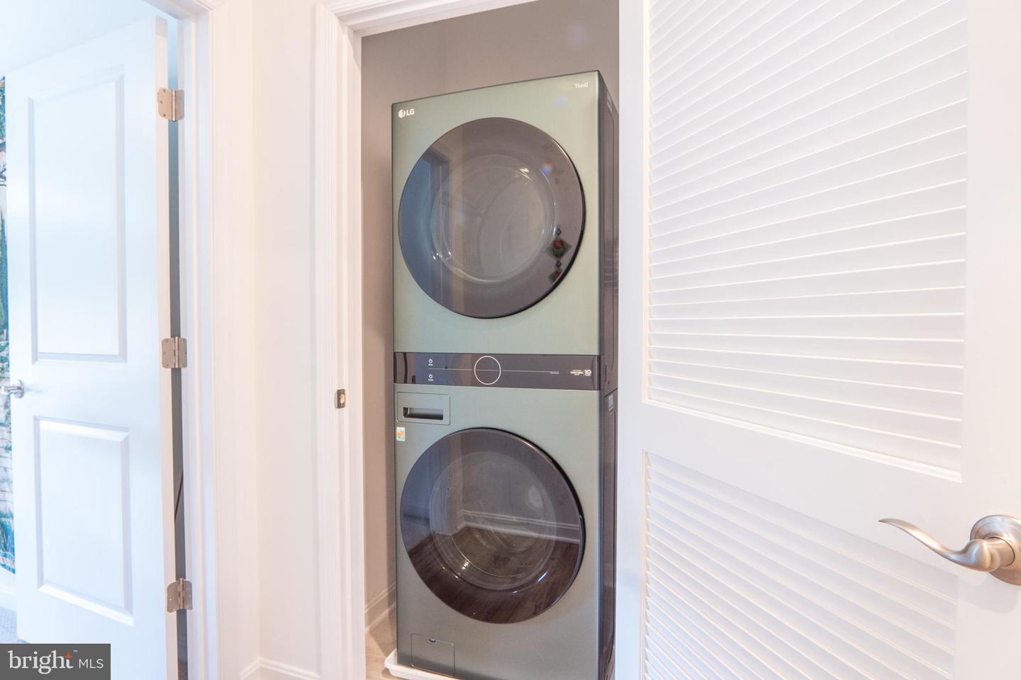 13970 ENGLEFIELD DR #303, WOODBRIDGE, Virginia 22193, 2 Bedrooms Bedrooms, 7 Rooms Rooms,2 BathroomsBathrooms,Residential,For sale,13970 ENGLEFIELD DR #303,VAPW2100186 MLS # VAPW2100186