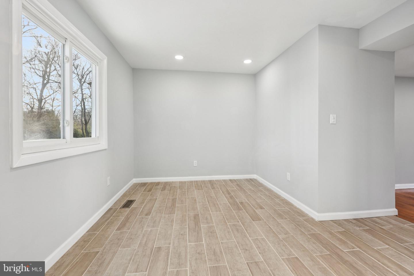 500 GILES PL, STERLING, Virginia 20164, 3 Bedrooms Bedrooms, ,3 BathroomsBathrooms,Residential,For sale,500 GILES PL,VALO2103324 MLS # VALO2103324