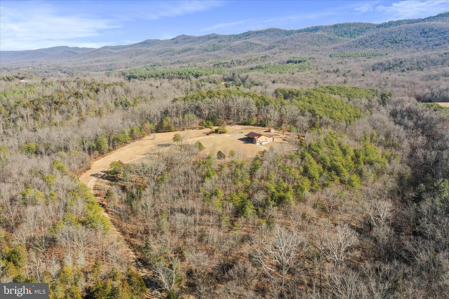 4520 SAINT DAVIDS CHURCH RD, FORT VALLEY, Virginia 22652, 3 Bedrooms Bedrooms, 9 Rooms Rooms,2 BathroomsBathrooms,Residential,For sale,4520 SAINT DAVIDS CHURCH RD,VASH2013060 MLS # VASH2013060