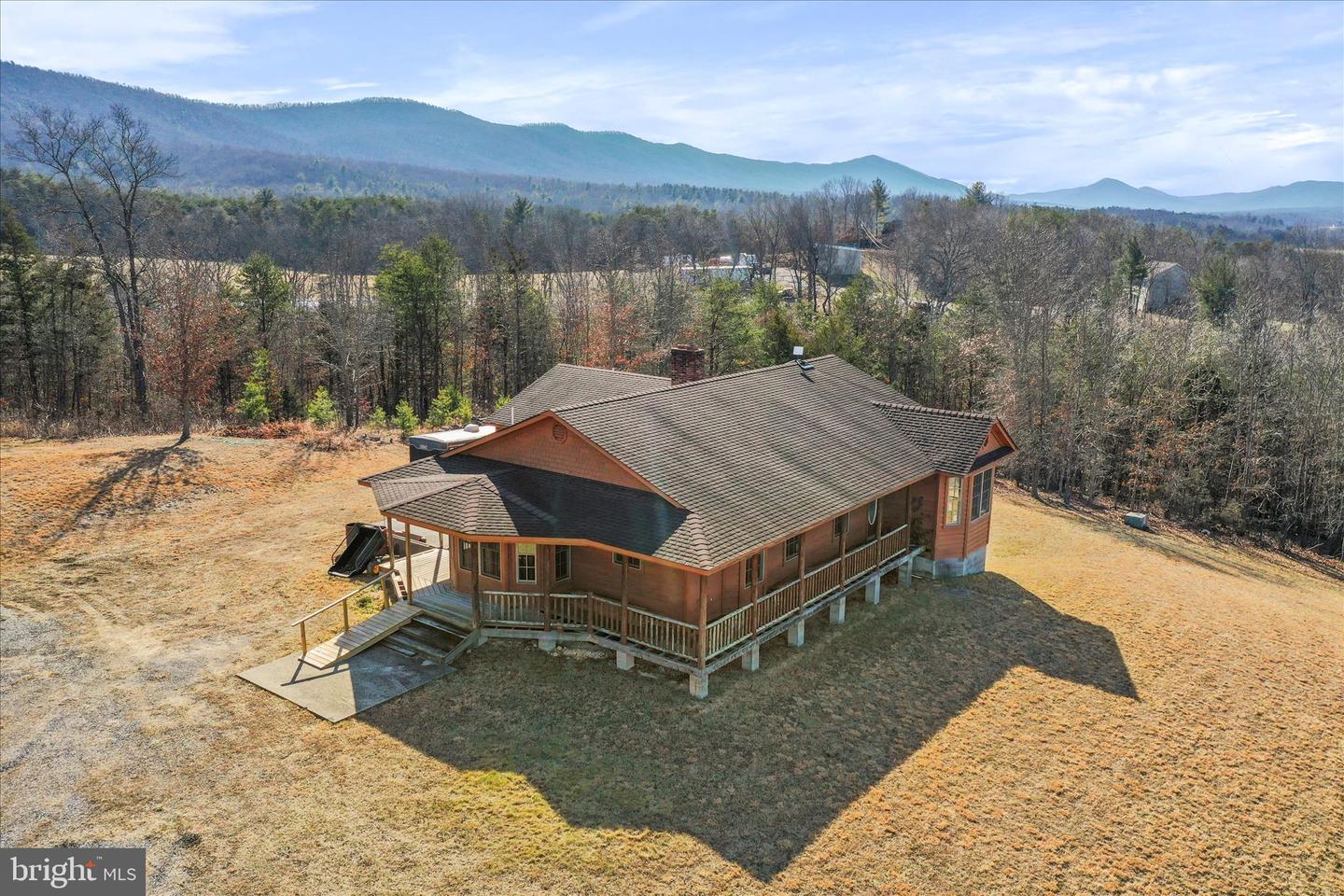 4520 SAINT DAVIDS CHURCH RD, FORT VALLEY, Virginia 22652, 3 Bedrooms Bedrooms, 9 Rooms Rooms,2 BathroomsBathrooms,Residential,For sale,4520 SAINT DAVIDS CHURCH RD,VASH2013060 MLS # VASH2013060