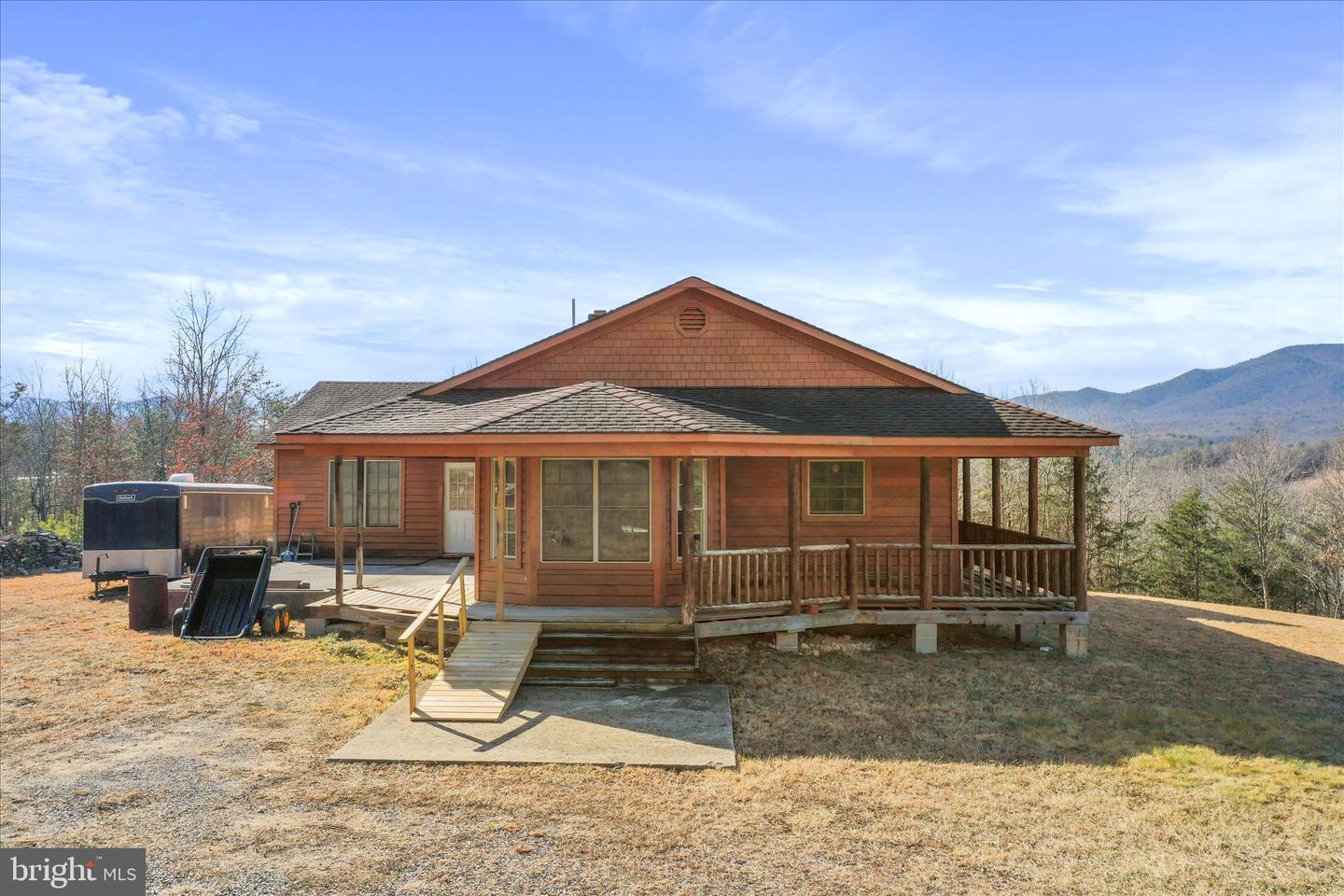 4520 SAINT DAVIDS CHURCH RD, FORT VALLEY, Virginia 22652, 3 Bedrooms Bedrooms, 9 Rooms Rooms,2 BathroomsBathrooms,Residential,For sale,4520 SAINT DAVIDS CHURCH RD,VASH2013060 MLS # VASH2013060