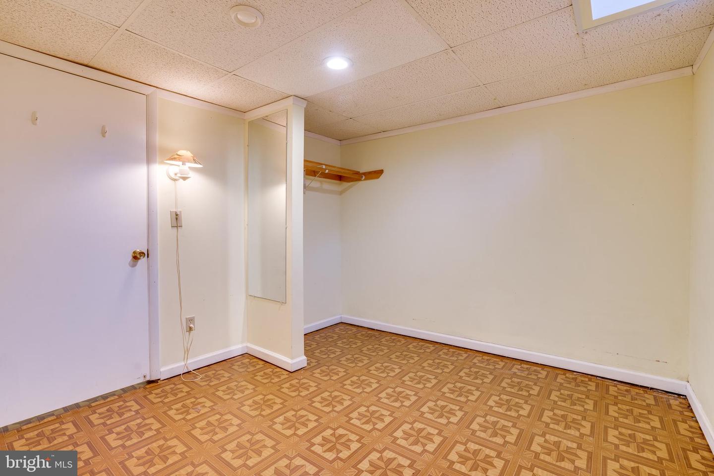 2851 EDGELEA RD, VIENNA, Virginia 22181, 4 Bedrooms Bedrooms, ,2 BathroomsBathrooms,Residential,For sale,2851 EDGELEA RD,VAFX2284158 MLS # VAFX2284158