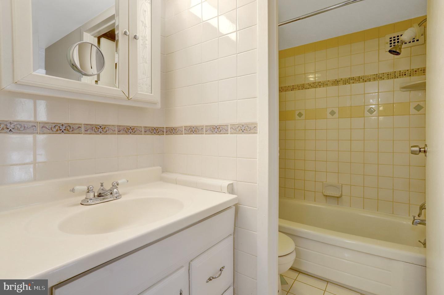 1300 ARMY NAVY DR #510, ARLINGTON, Virginia 22202, 1 Bedroom Bedrooms, ,1 BathroomBathrooms,Residential,For sale,1300 ARMY NAVY DR #510,VAAR2067342 MLS # VAAR2067342 1300 ARMY NAVY DR #510, ARLINGTON, Virginia 22202, 1 Bedroom Bedrooms, ,1 BathroomBathrooms,Residential,For sale,1300 ARMY NAVY DR #510,VAAR2067342 MLS # VAAR2067342