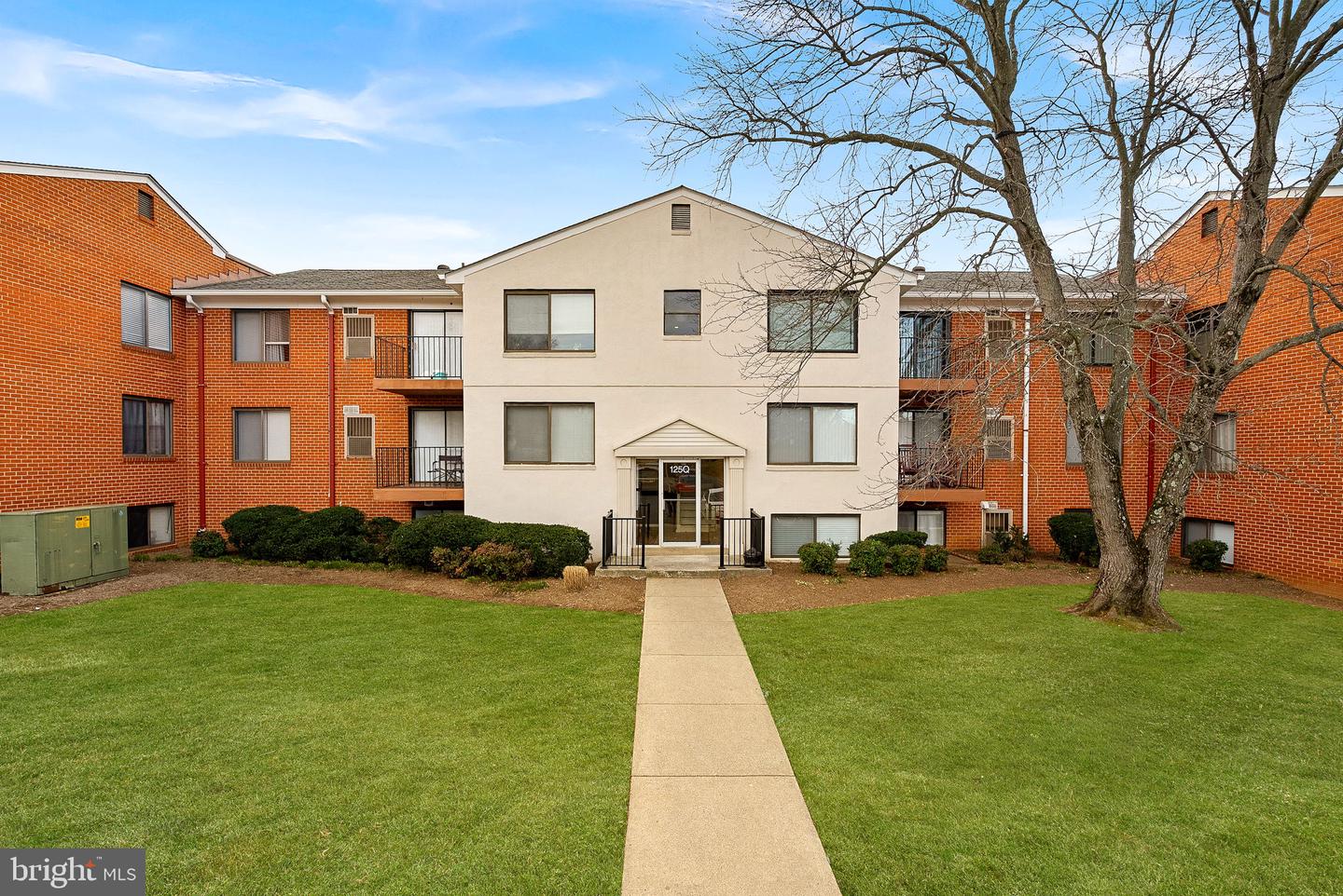 125-Q CLUBHOUSE DR SW #4, LEESBURG, Virginia 20175, 1 Bedroom Bedrooms, ,1 BathroomBathrooms,Residential,For sale,125-Q CLUBHOUSE DR SW #4,VALO2113366 MLS # VALO2113366 125-Q CLUBHOUSE DR SW #4, LEESBURG, Virginia 20175, 1 Bedroom Bedrooms, ,1 BathroomBathrooms,Residential,For sale,125-Q CLUBHOUSE DR SW #4,VALO2113366 MLS # VALO2113366