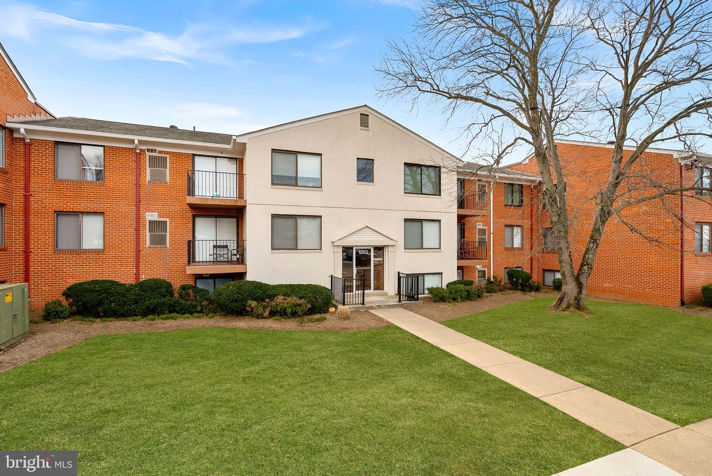 125-Q CLUBHOUSE DR SW #4, LEESBURG, Virginia 20175, 1 Bedroom Bedrooms, ,1 BathroomBathrooms,Residential,For sale,125-Q CLUBHOUSE DR SW #4,VALO2113366 MLS # VALO2113366 125-Q CLUBHOUSE DR SW #4, LEESBURG, Virginia 20175, 1 Bedroom Bedrooms, ,1 BathroomBathrooms,Residential,For sale,125-Q CLUBHOUSE DR SW #4,VALO2113366 MLS # VALO2113366