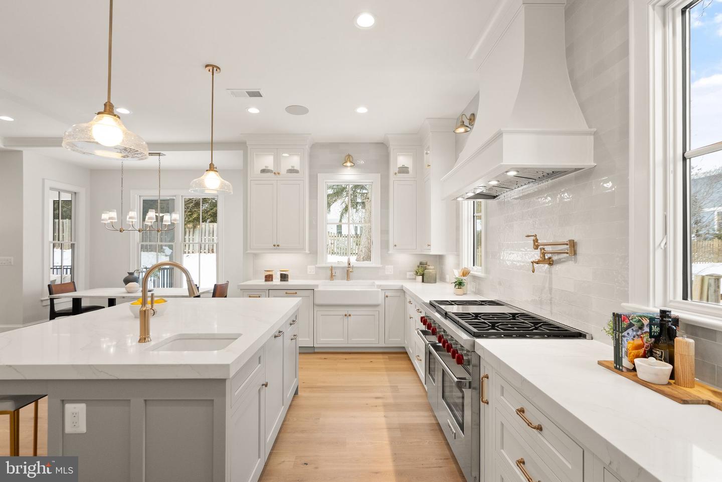 6613 31ST ST N, ARLINGTON, Virginia 22213, 7 Bedrooms Bedrooms, ,7 BathroomsBathrooms,Residential,For sale,6613 31ST ST N,VAAR2067454 MLS # VAAR2067454