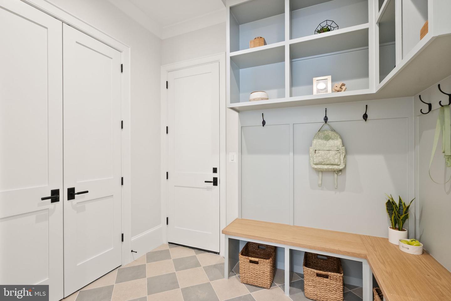 6613 31ST ST N, ARLINGTON, Virginia 22213, 7 Bedrooms Bedrooms, ,7 BathroomsBathrooms,Residential,For sale,6613 31ST ST N,VAAR2067454 MLS # VAAR2067454