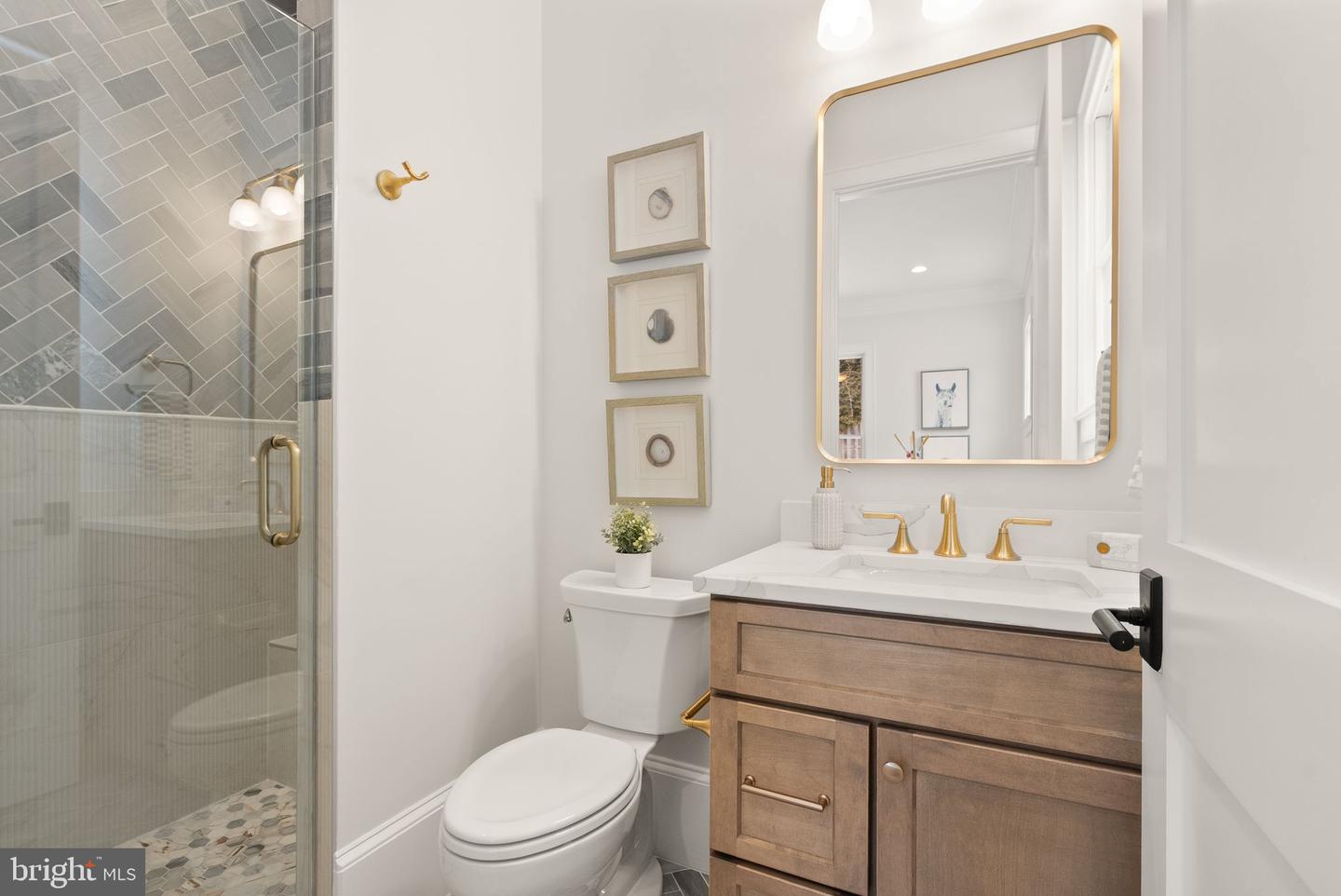 6613 31ST ST N, ARLINGTON, Virginia 22213, 7 Bedrooms Bedrooms, ,7 BathroomsBathrooms,Residential,For sale,6613 31ST ST N,VAAR2067454 MLS # VAAR2067454