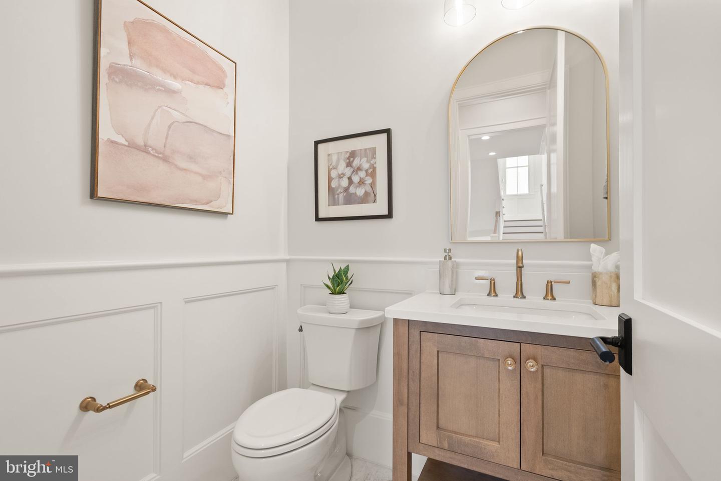 6613 31ST ST N, ARLINGTON, Virginia 22213, 7 Bedrooms Bedrooms, ,7 BathroomsBathrooms,Residential,For sale,6613 31ST ST N,VAAR2067454 MLS # VAAR2067454