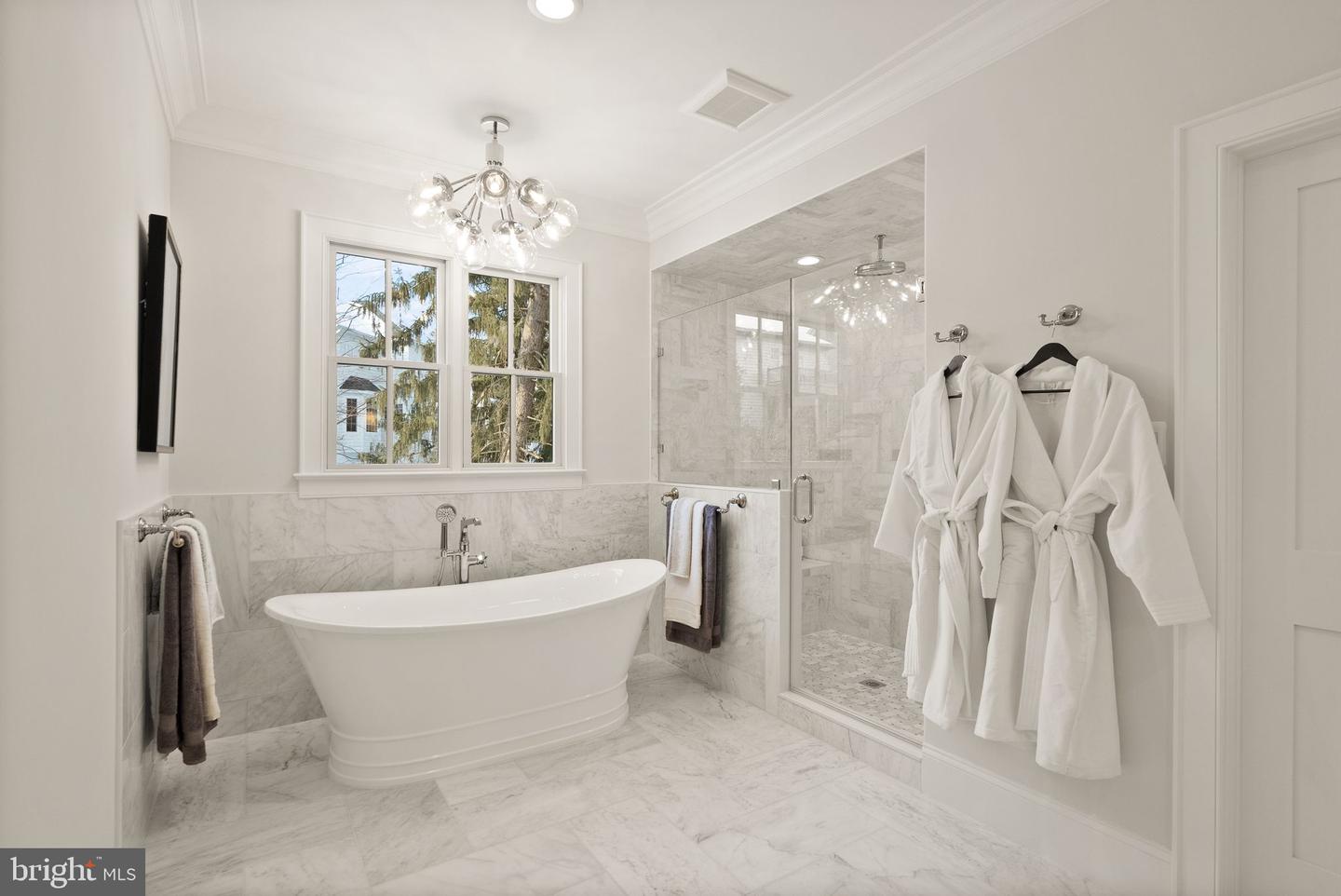 6613 31ST ST N, ARLINGTON, Virginia 22213, 7 Bedrooms Bedrooms, ,7 BathroomsBathrooms,Residential,For sale,6613 31ST ST N,VAAR2067454 MLS # VAAR2067454