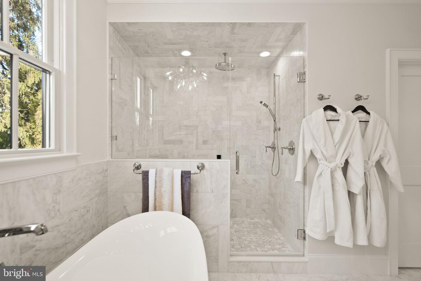 6613 31ST ST N, ARLINGTON, Virginia 22213, 7 Bedrooms Bedrooms, ,7 BathroomsBathrooms,Residential,For sale,6613 31ST ST N,VAAR2067454 MLS # VAAR2067454