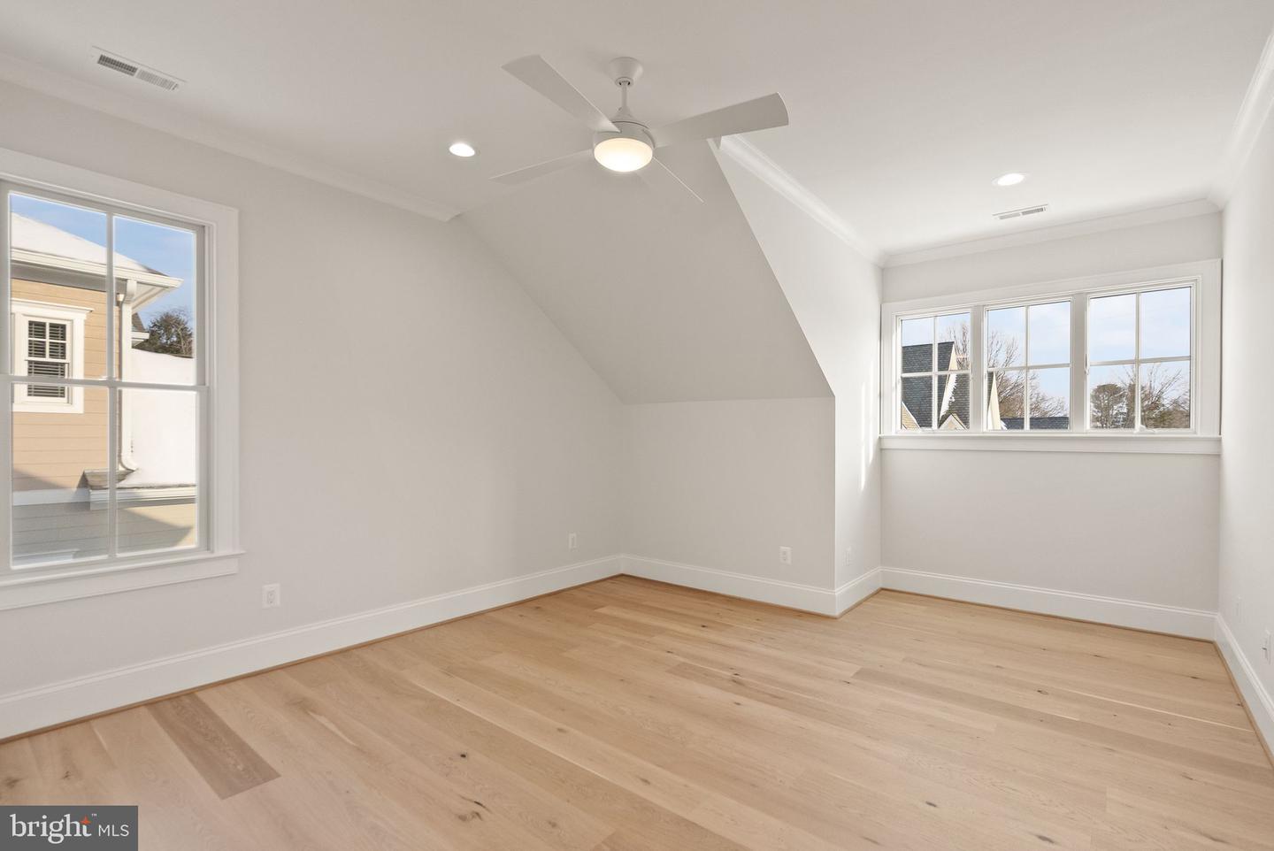 6613 31ST ST N, ARLINGTON, Virginia 22213, 7 Bedrooms Bedrooms, ,7 BathroomsBathrooms,Residential,For sale,6613 31ST ST N,VAAR2067454 MLS # VAAR2067454