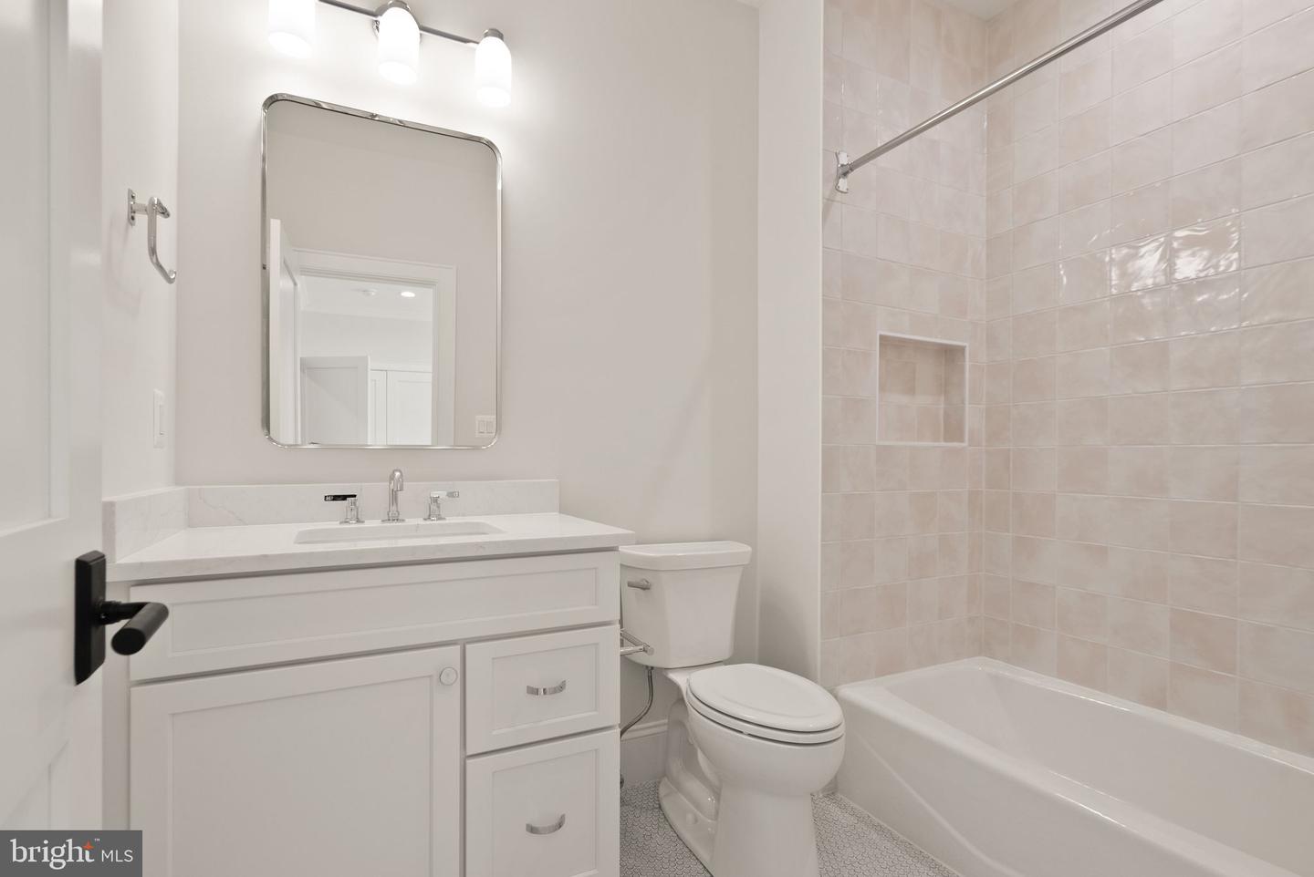 6613 31ST ST N, ARLINGTON, Virginia 22213, 7 Bedrooms Bedrooms, ,7 BathroomsBathrooms,Residential,For sale,6613 31ST ST N,VAAR2067454 MLS # VAAR2067454