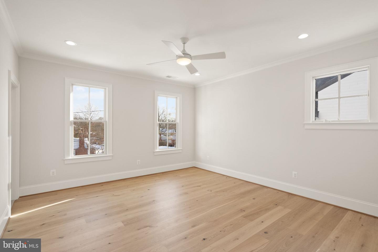 6613 31ST ST N, ARLINGTON, Virginia 22213, 7 Bedrooms Bedrooms, ,7 BathroomsBathrooms,Residential,For sale,6613 31ST ST N,VAAR2067454 MLS # VAAR2067454