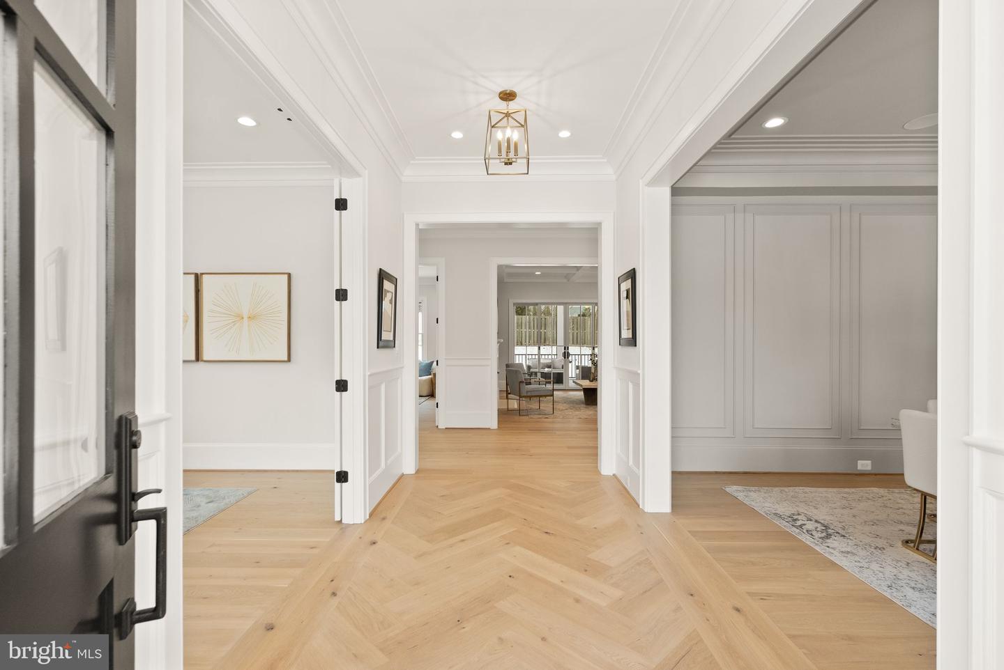 6613 31ST ST N, ARLINGTON, Virginia 22213, 7 Bedrooms Bedrooms, ,7 BathroomsBathrooms,Residential,For sale,6613 31ST ST N,VAAR2067454 MLS # VAAR2067454