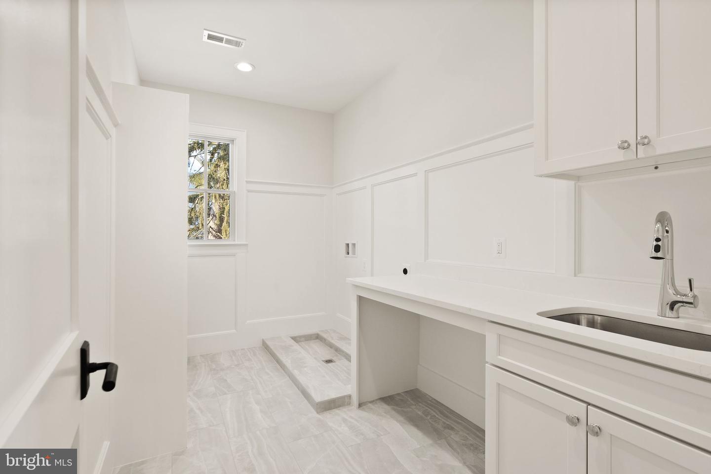 6613 31ST ST N, ARLINGTON, Virginia 22213, 7 Bedrooms Bedrooms, ,7 BathroomsBathrooms,Residential,For sale,6613 31ST ST N,VAAR2067454 MLS # VAAR2067454