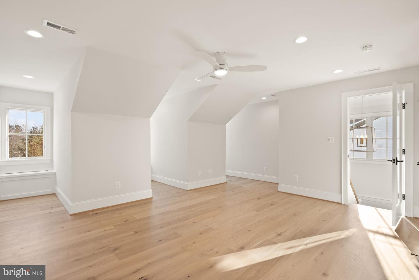 6613 31ST ST N, ARLINGTON, Virginia 22213, 7 Bedrooms Bedrooms, ,7 BathroomsBathrooms,Residential,For sale,6613 31ST ST N,VAAR2067454 MLS # VAAR2067454