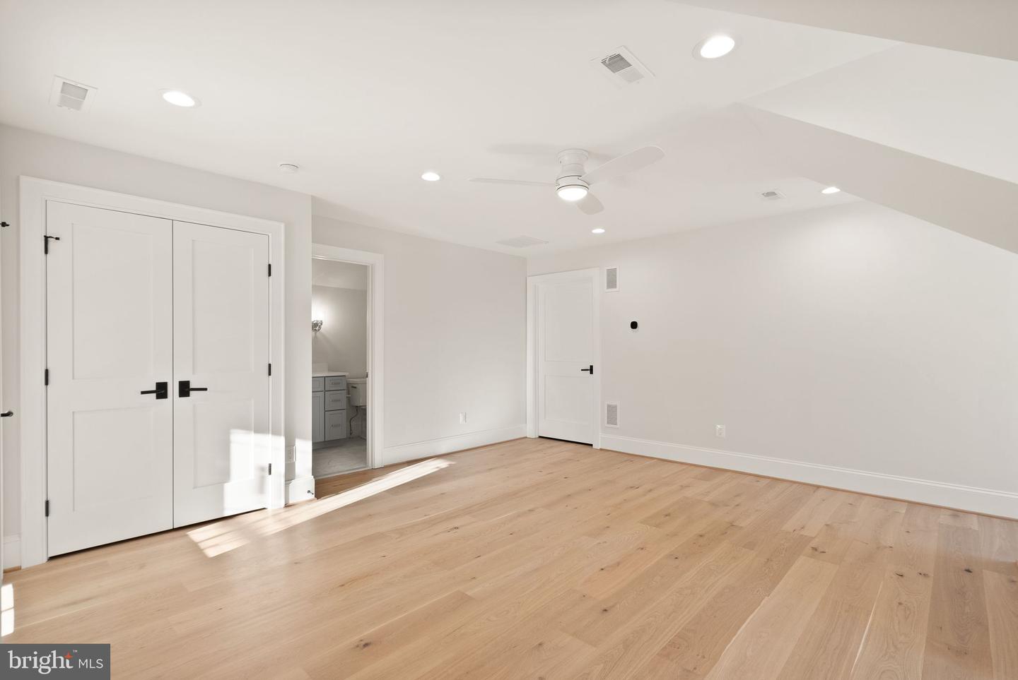 6613 31ST ST N, ARLINGTON, Virginia 22213, 7 Bedrooms Bedrooms, ,7 BathroomsBathrooms,Residential,For sale,6613 31ST ST N,VAAR2067454 MLS # VAAR2067454