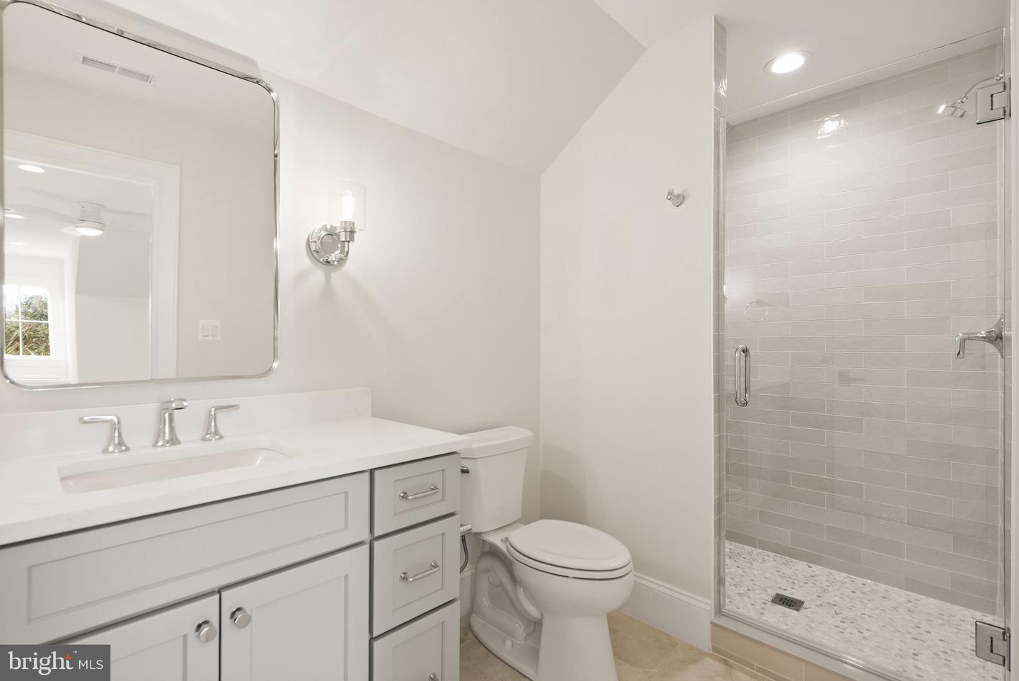 6613 31ST ST N, ARLINGTON, Virginia 22213, 7 Bedrooms Bedrooms, ,7 BathroomsBathrooms,Residential,For sale,6613 31ST ST N,VAAR2067454 MLS # VAAR2067454