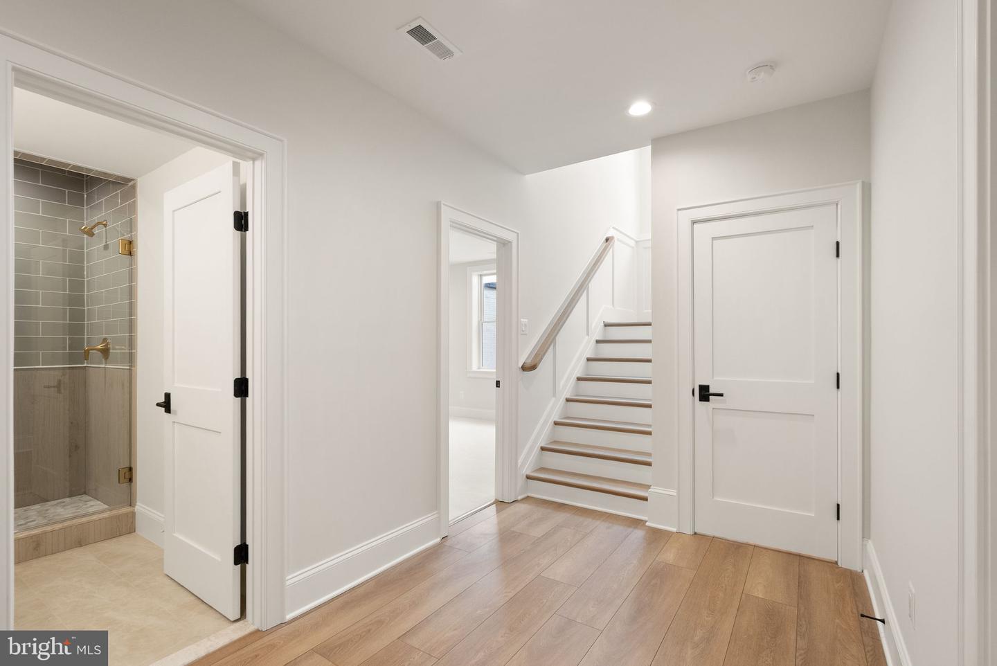 6613 31ST ST N, ARLINGTON, Virginia 22213, 7 Bedrooms Bedrooms, ,7 BathroomsBathrooms,Residential,For sale,6613 31ST ST N,VAAR2067454 MLS # VAAR2067454