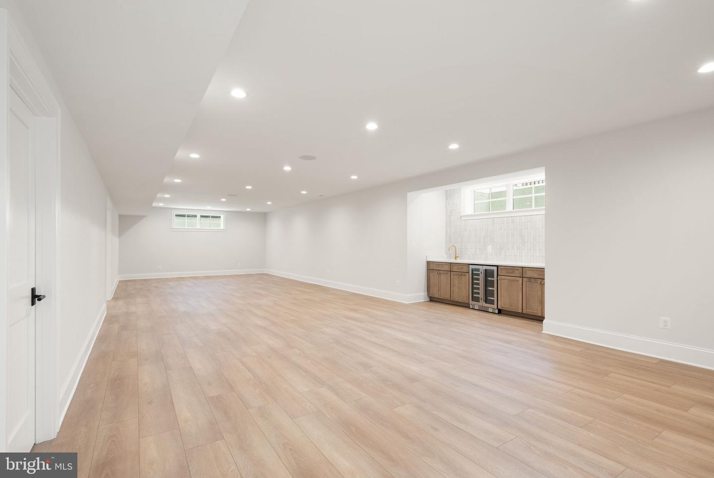 6613 31ST ST N, ARLINGTON, Virginia 22213, 7 Bedrooms Bedrooms, ,7 BathroomsBathrooms,Residential,For sale,6613 31ST ST N,VAAR2067454 MLS # VAAR2067454