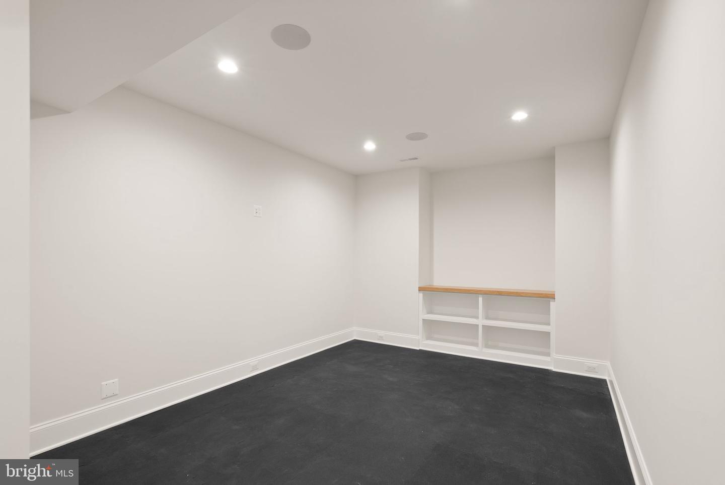 6613 31ST ST N, ARLINGTON, Virginia 22213, 7 Bedrooms Bedrooms, ,7 BathroomsBathrooms,Residential,For sale,6613 31ST ST N,VAAR2067454 MLS # VAAR2067454