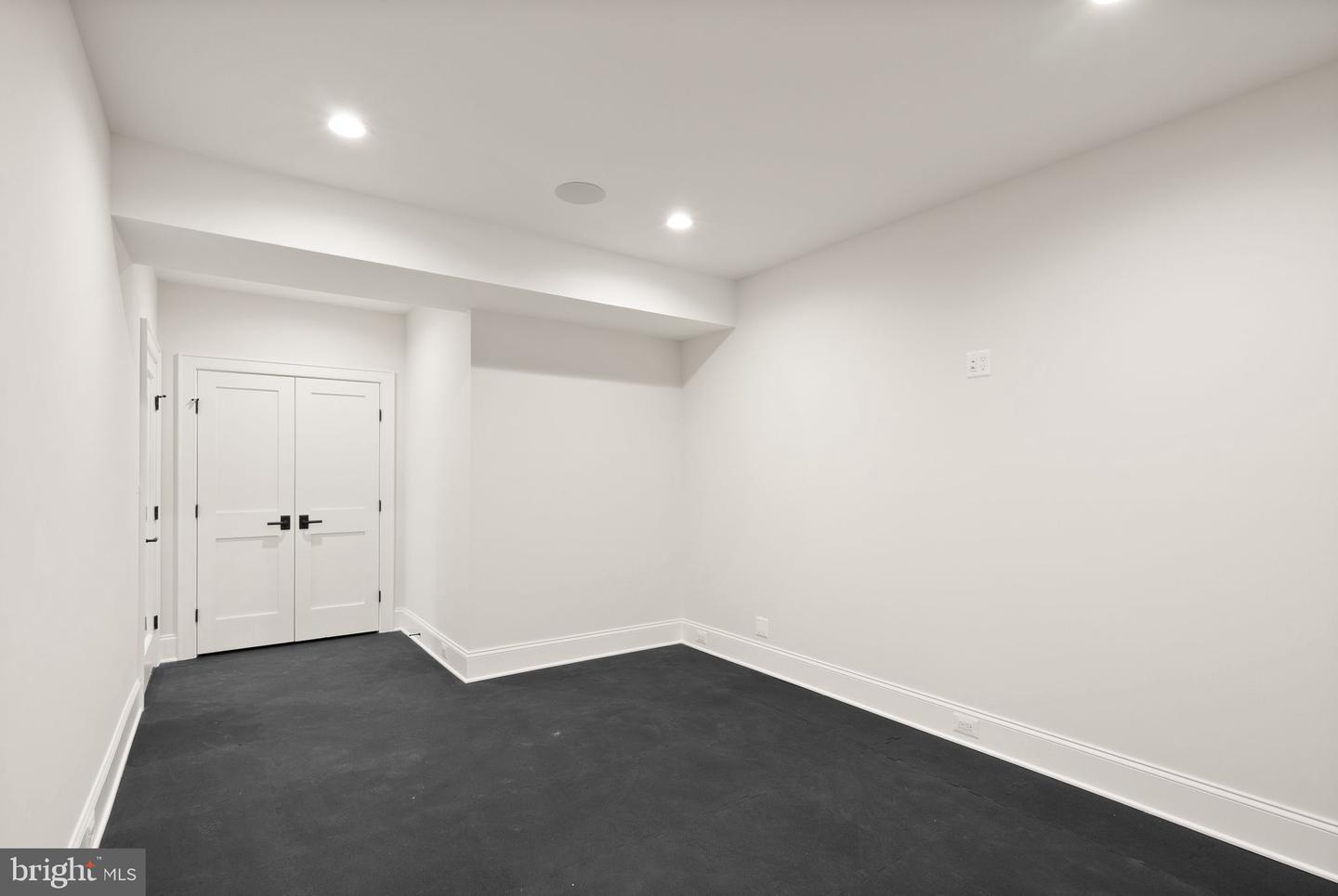 6613 31ST ST N, ARLINGTON, Virginia 22213, 7 Bedrooms Bedrooms, ,7 BathroomsBathrooms,Residential,For sale,6613 31ST ST N,VAAR2067454 MLS # VAAR2067454