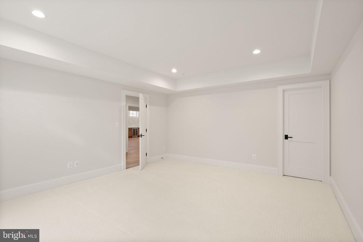 6613 31ST ST N, ARLINGTON, Virginia 22213, 7 Bedrooms Bedrooms, ,7 BathroomsBathrooms,Residential,For sale,6613 31ST ST N,VAAR2067454 MLS # VAAR2067454