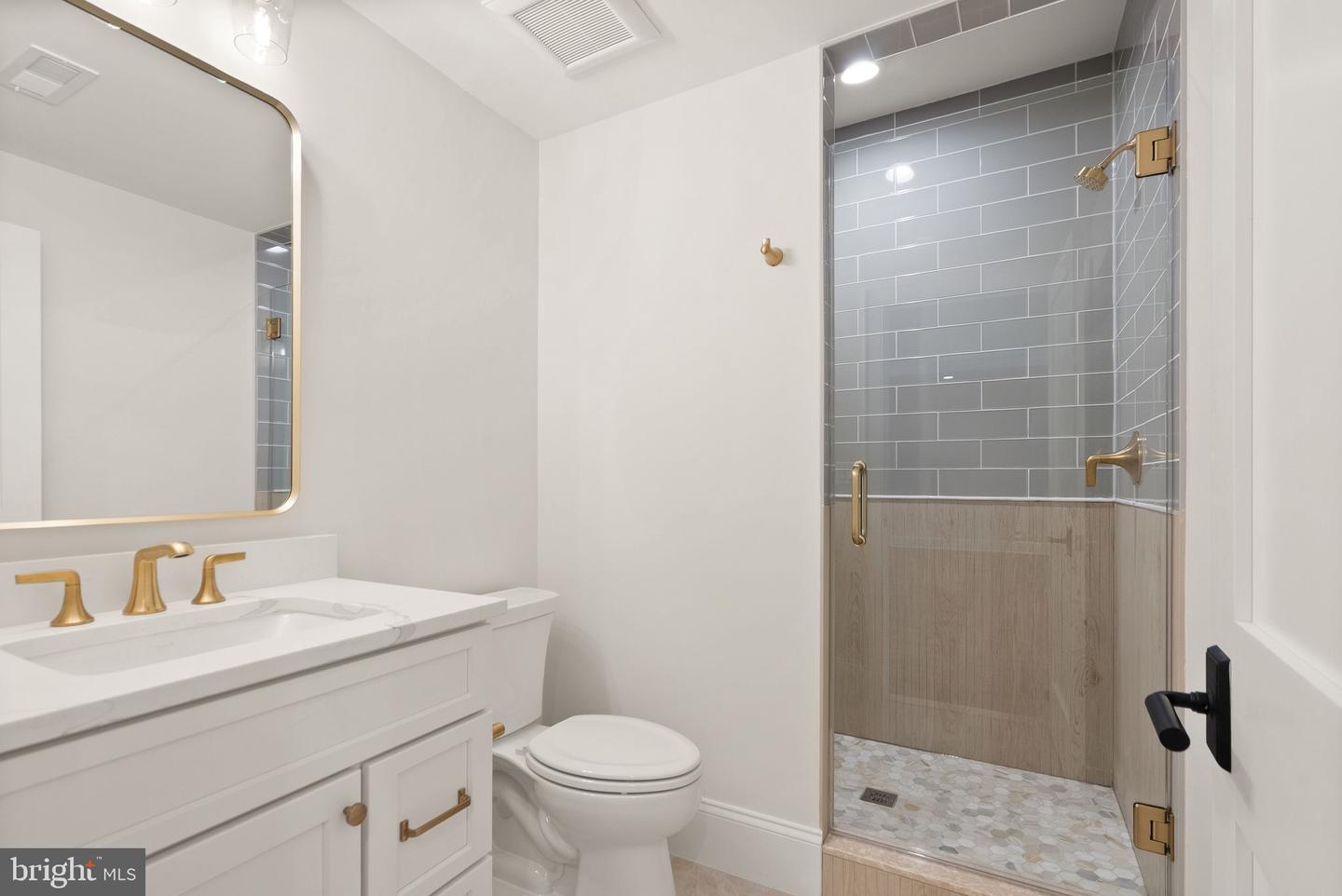 6613 31ST ST N, ARLINGTON, Virginia 22213, 7 Bedrooms Bedrooms, ,7 BathroomsBathrooms,Residential,For sale,6613 31ST ST N,VAAR2067454 MLS # VAAR2067454