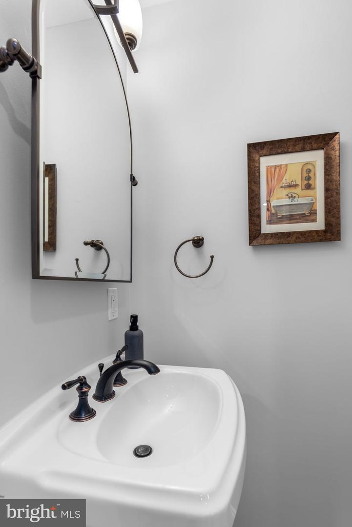 3101 N TORONTO ST, ARLINGTON, Virginia 22213, 5 Bedrooms Bedrooms, ,4 BathroomsBathrooms,Residential,For sale,3101 N TORONTO ST,VAAR2067470 MLS # VAAR2067470