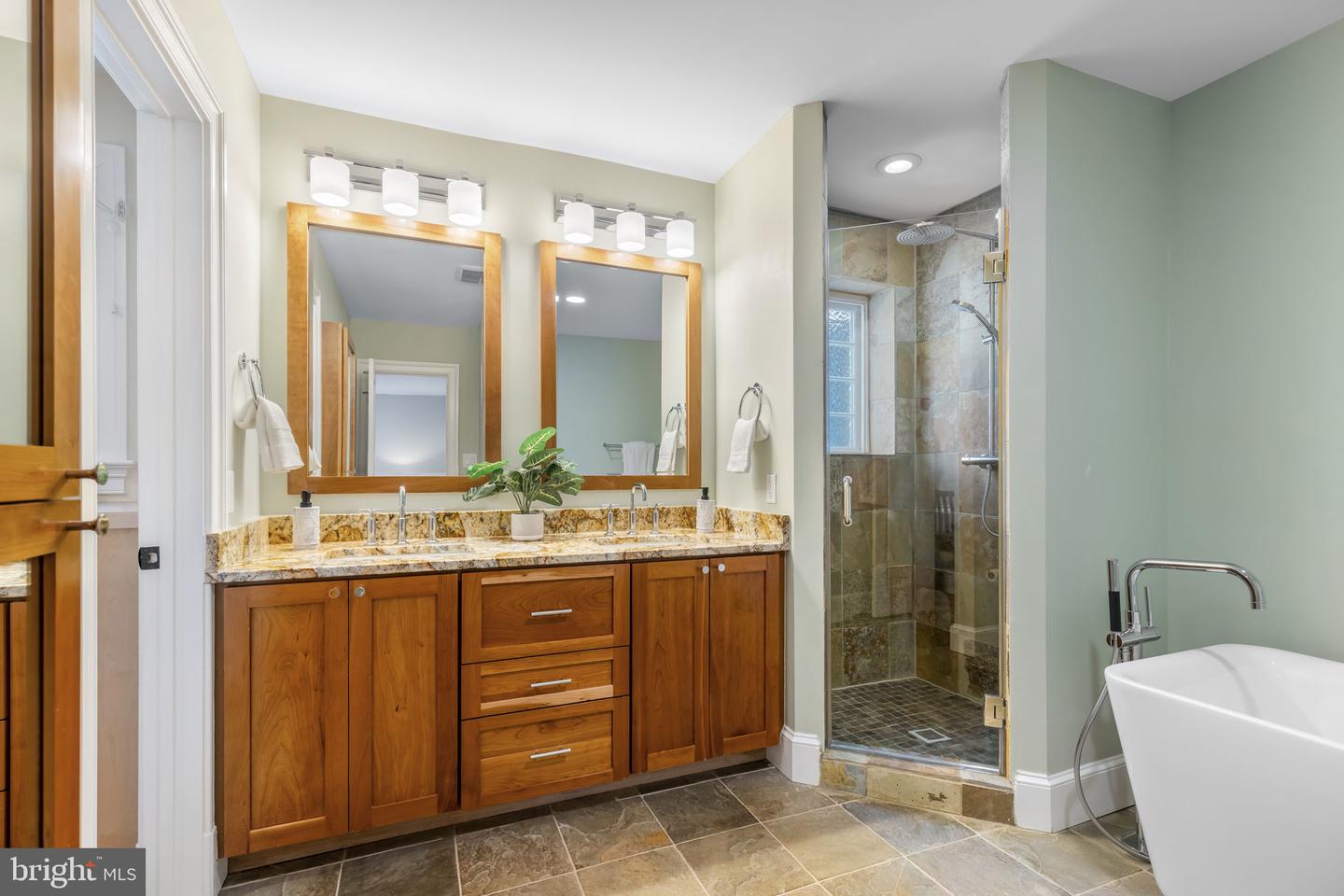 3101 N TORONTO ST, ARLINGTON, Virginia 22213, 5 Bedrooms Bedrooms, ,4 BathroomsBathrooms,Residential,For sale,3101 N TORONTO ST,VAAR2067470 MLS # VAAR2067470