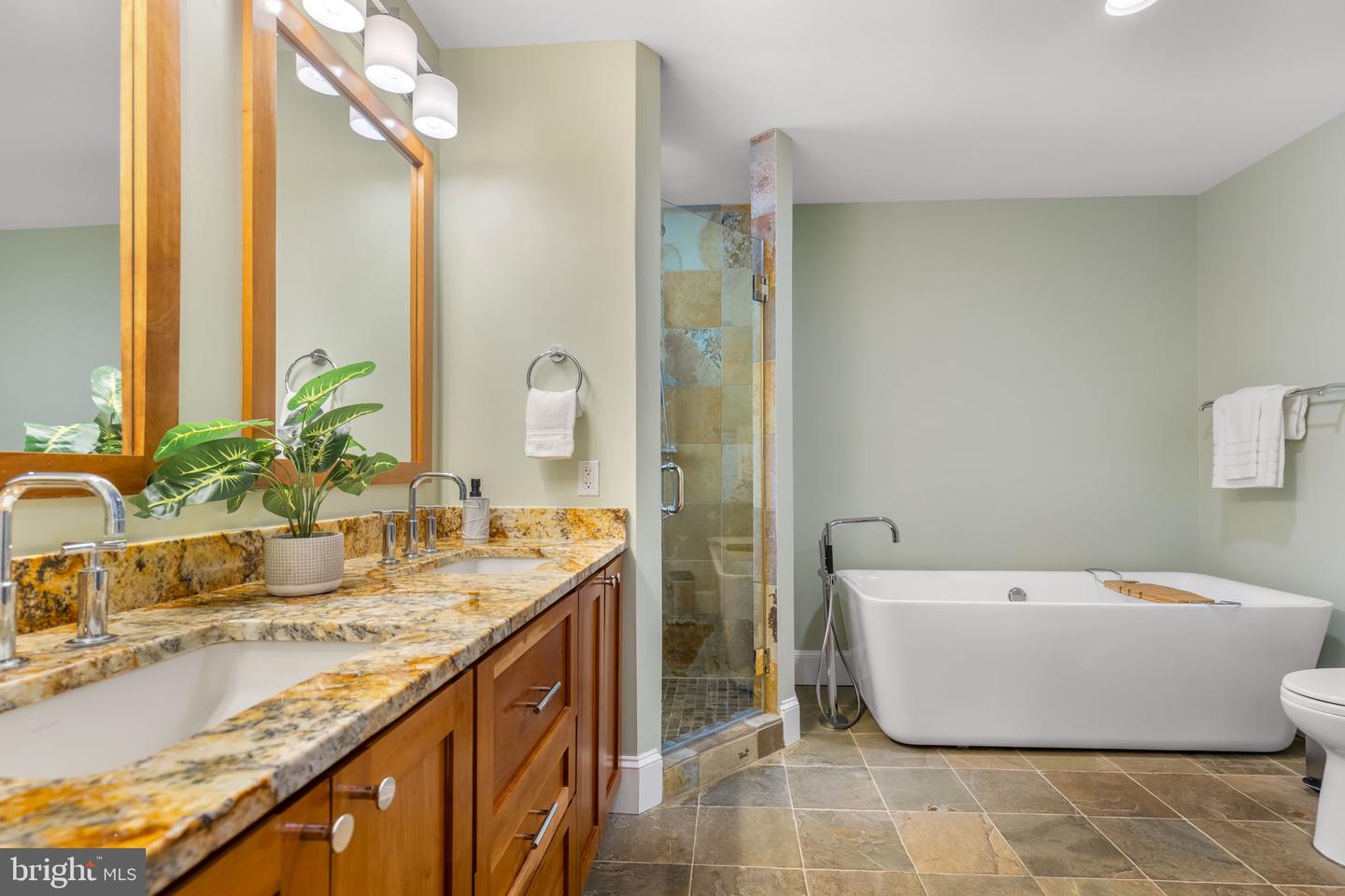 3101 N TORONTO ST, ARLINGTON, Virginia 22213, 5 Bedrooms Bedrooms, ,4 BathroomsBathrooms,Residential,For sale,3101 N TORONTO ST,VAAR2067470 MLS # VAAR2067470