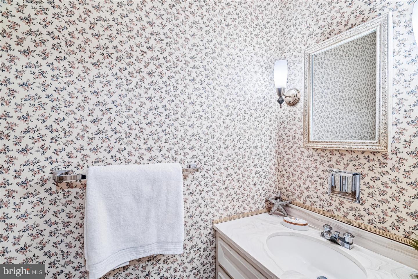 1326 N LYNNBROOK DR, ARLINGTON, Virginia 22201, 3 Bedrooms Bedrooms, ,2 BathroomsBathrooms,Residential,For sale,1326 N LYNNBROOK DR,VAAR2067646 MLS # VAAR2067646