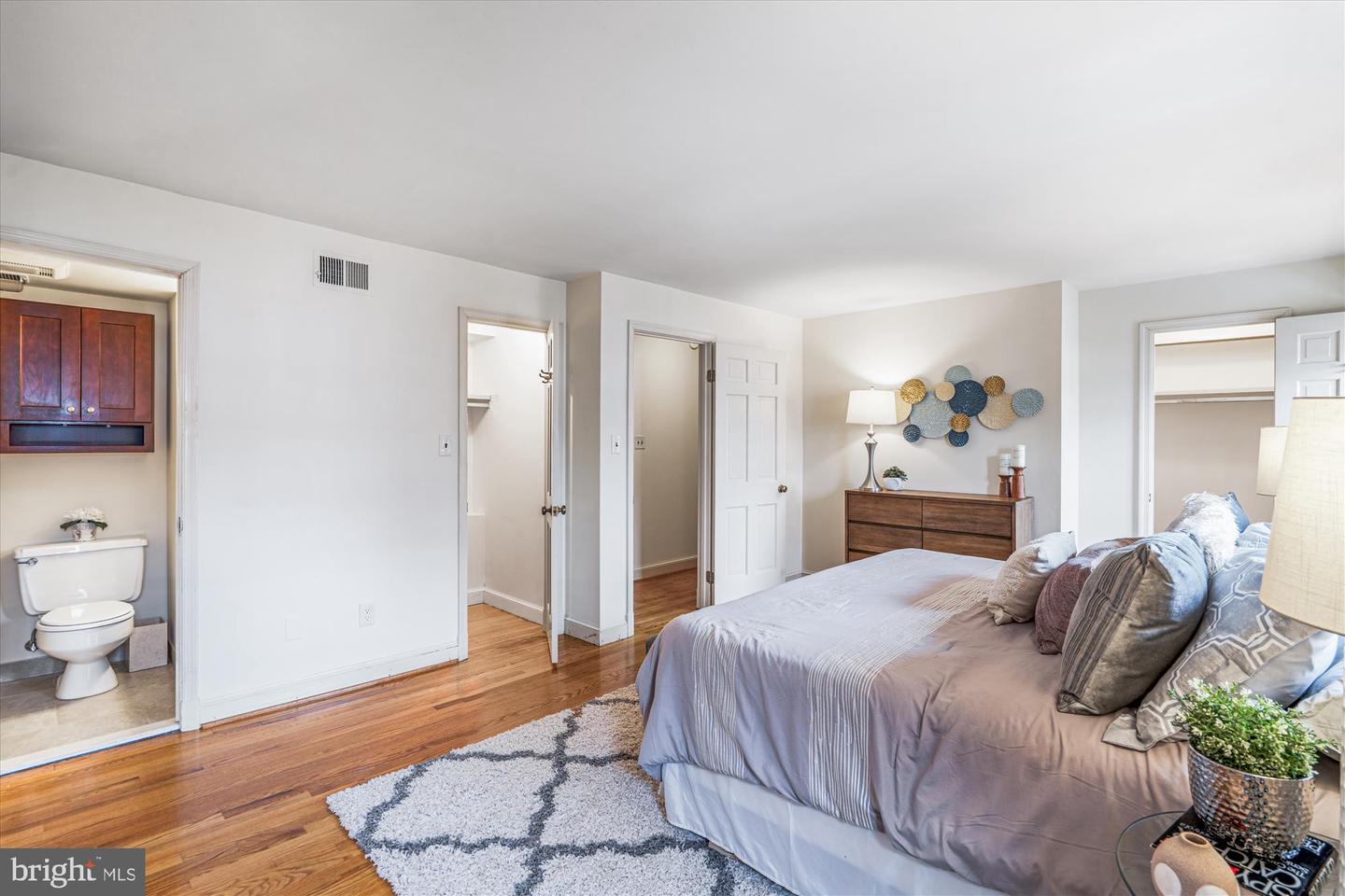 1326 N LYNNBROOK DR, ARLINGTON, Virginia 22201, 3 Bedrooms Bedrooms, ,2 BathroomsBathrooms,Residential,For sale,1326 N LYNNBROOK DR,VAAR2067646 MLS # VAAR2067646