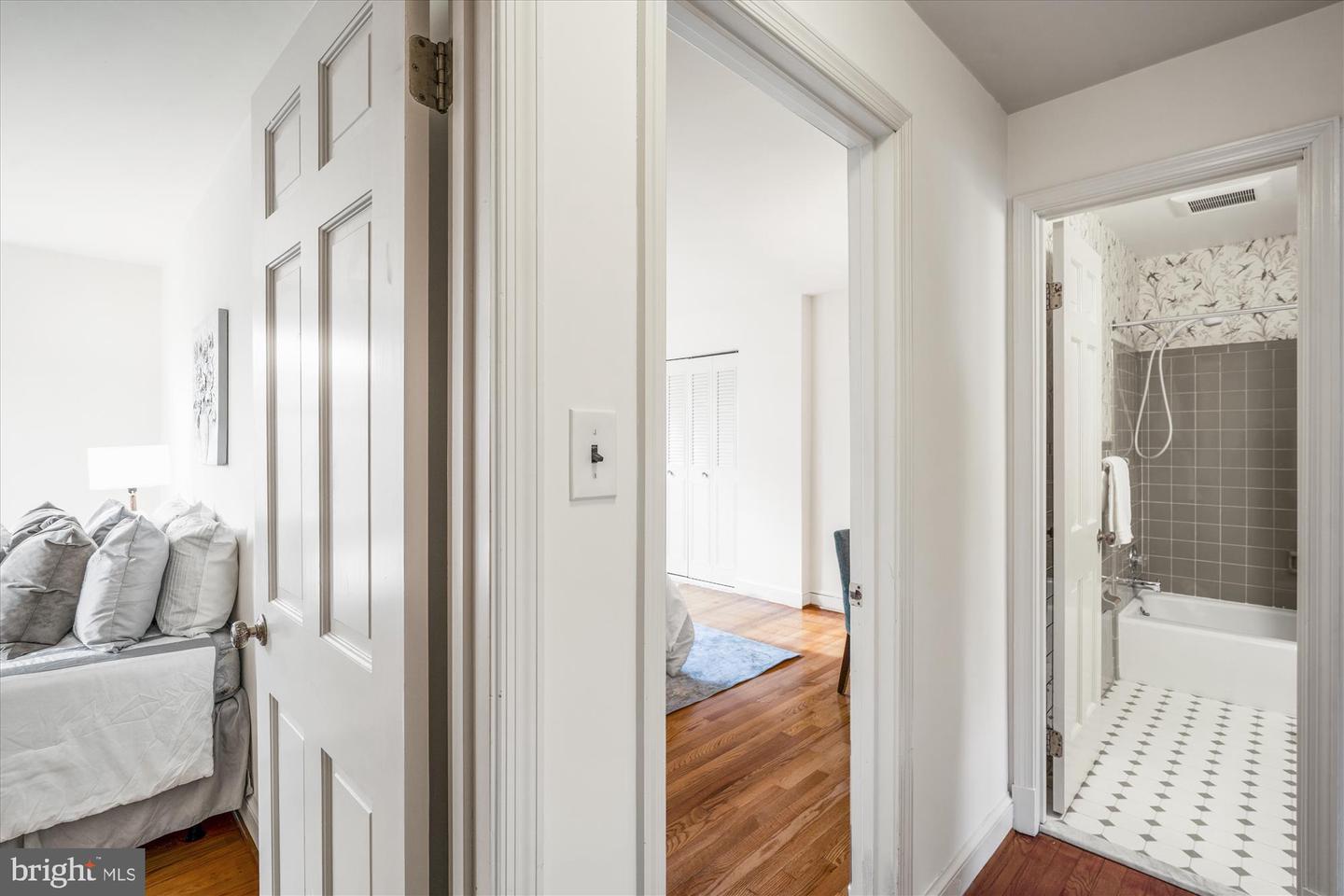 1326 N LYNNBROOK DR, ARLINGTON, Virginia 22201, 3 Bedrooms Bedrooms, ,2 BathroomsBathrooms,Residential,For sale,1326 N LYNNBROOK DR,VAAR2067646 MLS # VAAR2067646