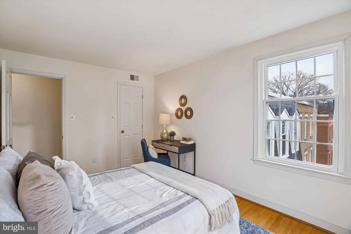 1326 N LYNNBROOK DR, ARLINGTON, Virginia 22201, 3 Bedrooms Bedrooms, ,2 BathroomsBathrooms,Residential,For sale,1326 N LYNNBROOK DR,VAAR2067646 MLS # VAAR2067646