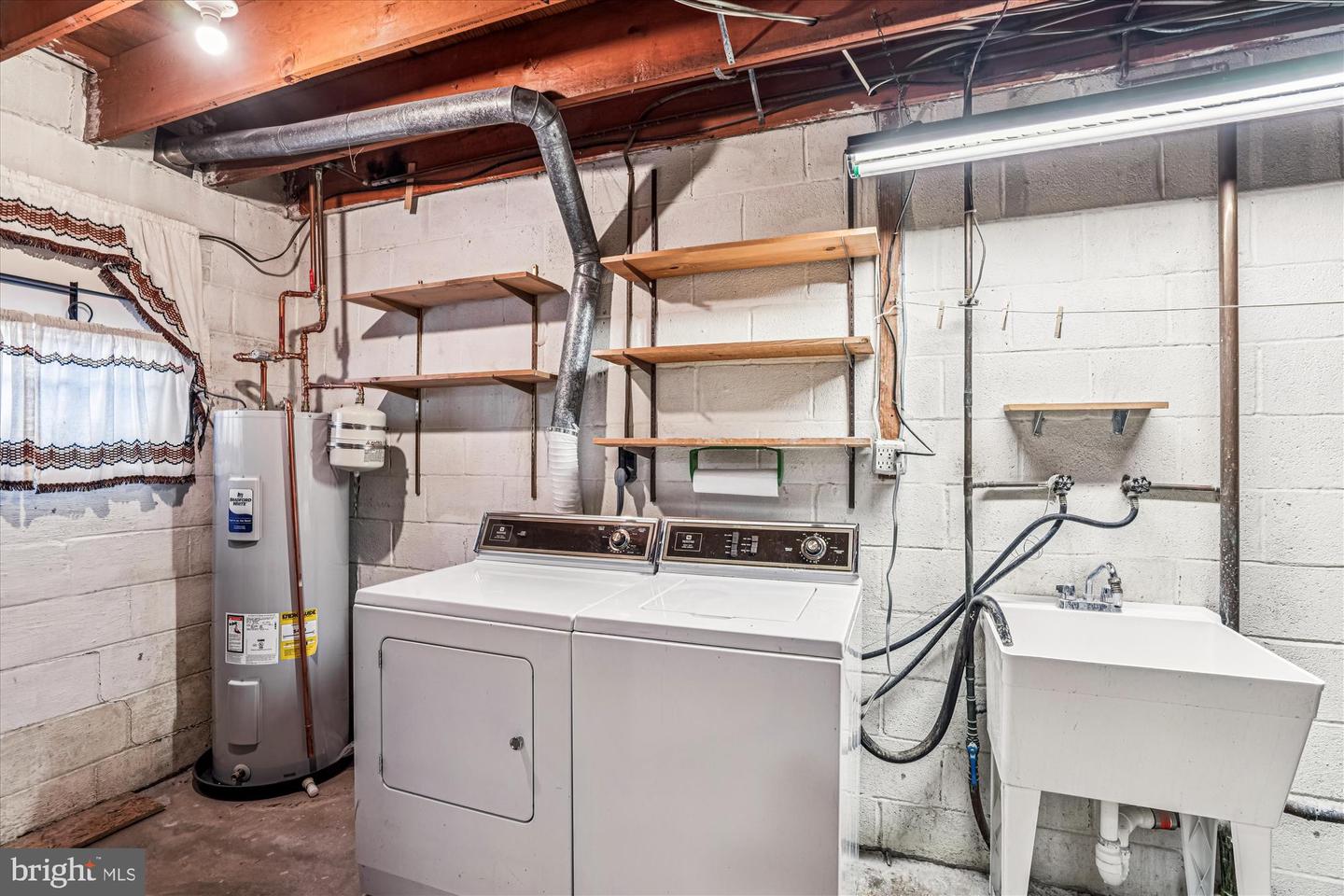 1326 N LYNNBROOK DR, ARLINGTON, Virginia 22201, 3 Bedrooms Bedrooms, ,2 BathroomsBathrooms,Residential,For sale,1326 N LYNNBROOK DR,VAAR2067646 MLS # VAAR2067646