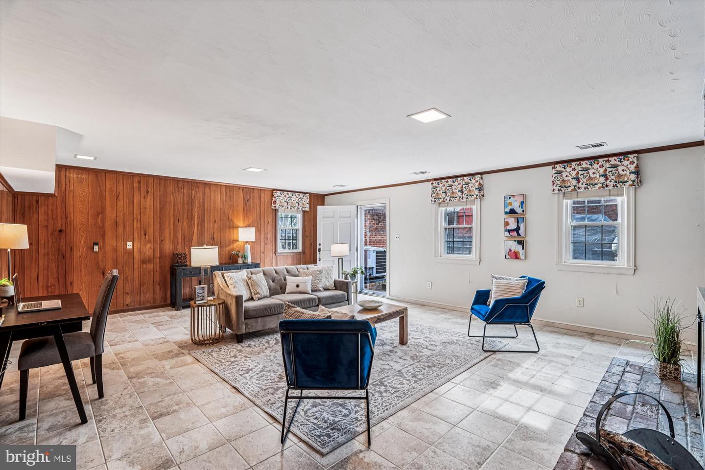 1326 N LYNNBROOK DR, ARLINGTON, Virginia 22201, 3 Bedrooms Bedrooms, ,2 BathroomsBathrooms,Residential,For sale,1326 N LYNNBROOK DR,VAAR2067646 MLS # VAAR2067646