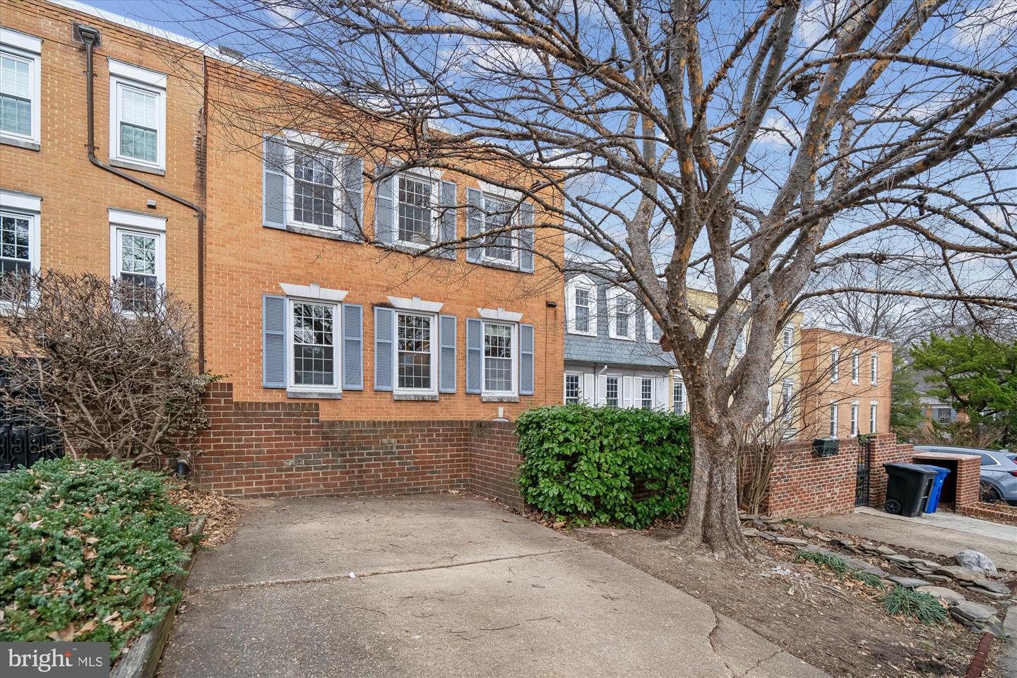 1326 N LYNNBROOK DR, ARLINGTON, Virginia 22201, 3 Bedrooms Bedrooms, ,2 BathroomsBathrooms,Residential,For sale,1326 N LYNNBROOK DR,VAAR2067646 MLS # VAAR2067646