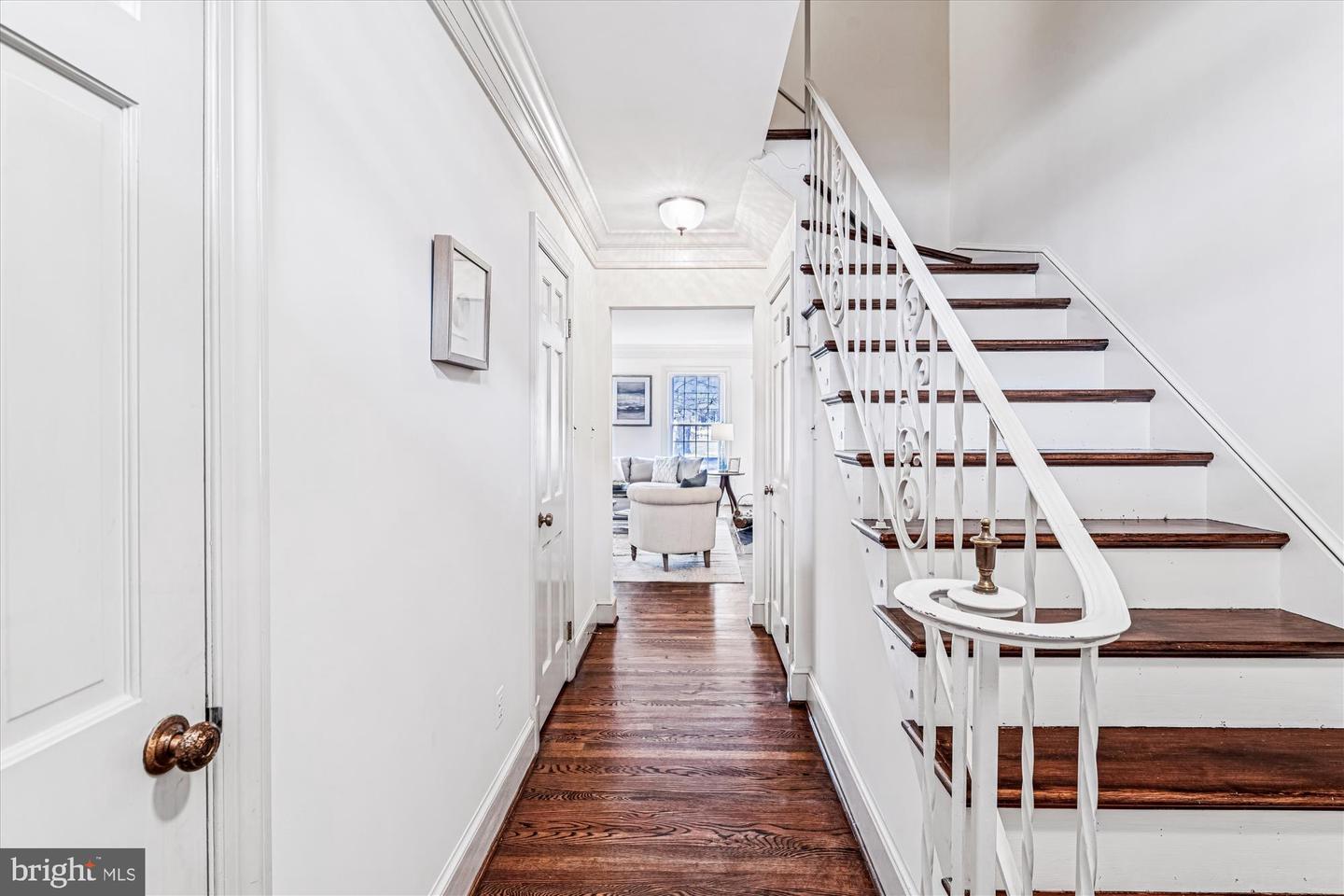 1326 N LYNNBROOK DR, ARLINGTON, Virginia 22201, 3 Bedrooms Bedrooms, ,2 BathroomsBathrooms,Residential,For sale,1326 N LYNNBROOK DR,VAAR2067646 MLS # VAAR2067646