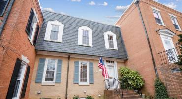 1326 N LYNNBROOK DR, ARLINGTON, Virginia 22201, 3 Bedrooms Bedrooms, ,2 BathroomsBathrooms,Residential,For sale,1326 N LYNNBROOK DR,VAAR2067646 MLS # VAAR2067646