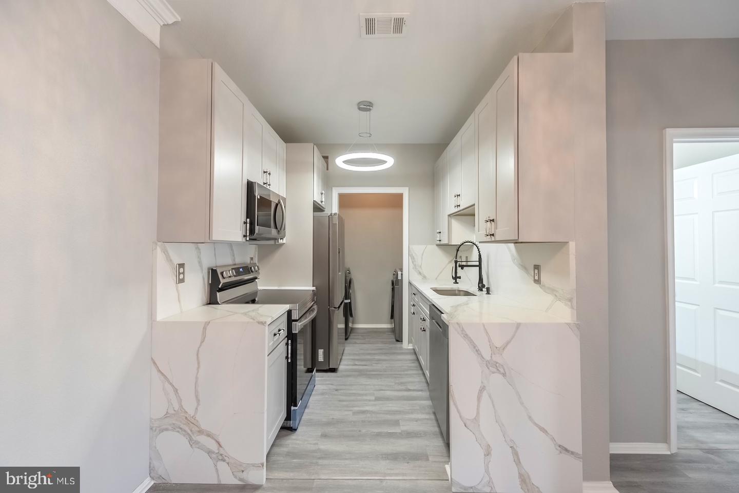 1581 SPRING GATE DR #5403, MCLEAN, Virginia 22102, 2 Bedrooms Bedrooms, ,2 BathroomsBathrooms,Residential,For sale,1581 SPRING GATE DR #5403,VAFX2285488 MLS # VAFX2285488 1581 SPRING GATE DR #5403, MCLEAN, Virginia 22102, 2 Bedrooms Bedrooms, ,2 BathroomsBathrooms,Residential,For sale,1581 SPRING GATE DR #5403,VAFX2285488 MLS # VAFX2285488