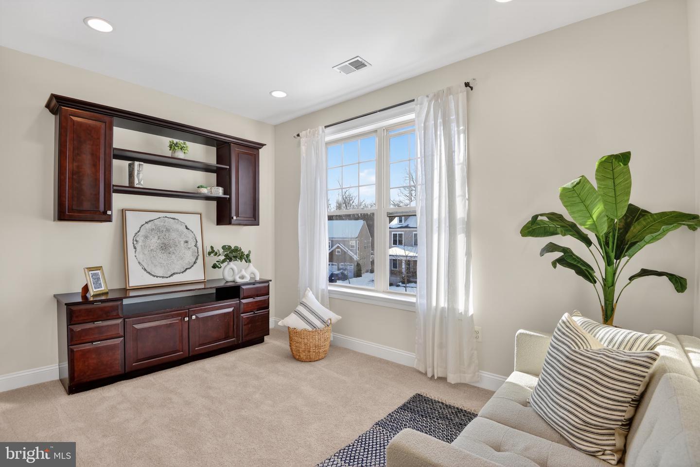 24814 BARRINGTON GROVE CT, ALDIE, Virginia 20105, 5 Bedrooms Bedrooms, 10 Rooms Rooms,4 BathroomsBathrooms,Residential,For sale,24814 BARRINGTON GROVE CT,VALO2114144 MLS # VALO2114144