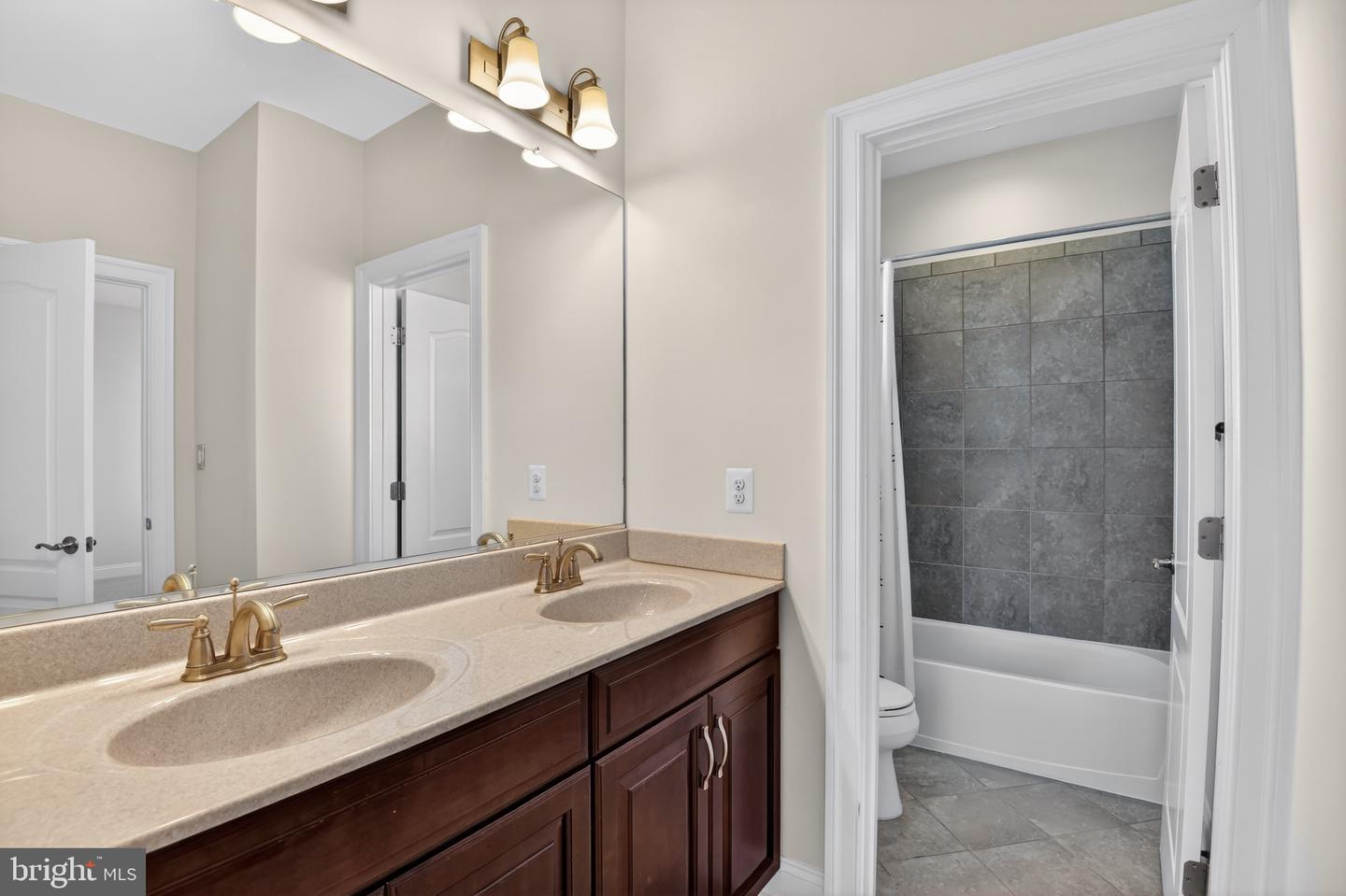 24814 BARRINGTON GROVE CT, ALDIE, Virginia 20105, 5 Bedrooms Bedrooms, 10 Rooms Rooms,4 BathroomsBathrooms,Residential,For sale,24814 BARRINGTON GROVE CT,VALO2114144 MLS # VALO2114144