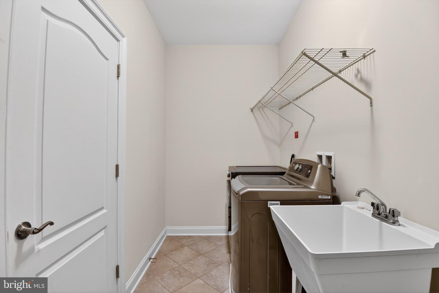 24814 BARRINGTON GROVE CT, ALDIE, Virginia 20105, 5 Bedrooms Bedrooms, 10 Rooms Rooms,4 BathroomsBathrooms,Residential,For sale,24814 BARRINGTON GROVE CT,VALO2114144 MLS # VALO2114144